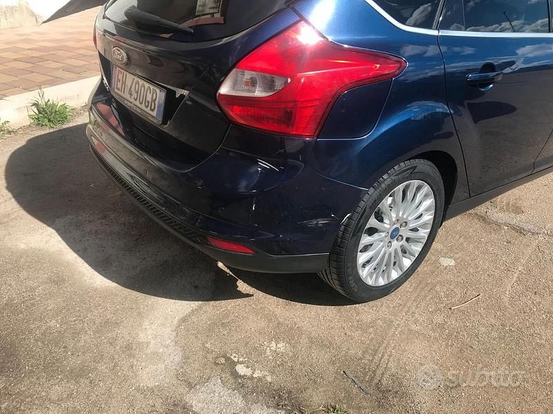Usata Ford Focus 115 CV (84 kW) 2012 Blu Berlina