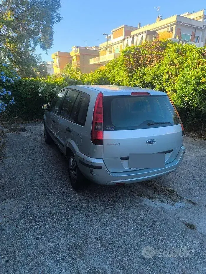 Usata Ford Fusion 80 CV (58 kW) 2004 Grigio Utilitaria
