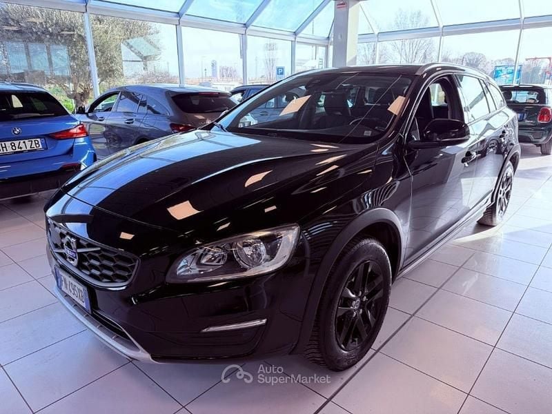 Usata Volvo V60 CC Business Edition 150 CV (110 kW) 2018 Nero Station wagon