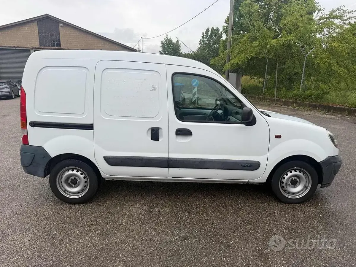 Usata Renault Kangoo 82 CV (60 kW) 2004 Bianco Monovolume