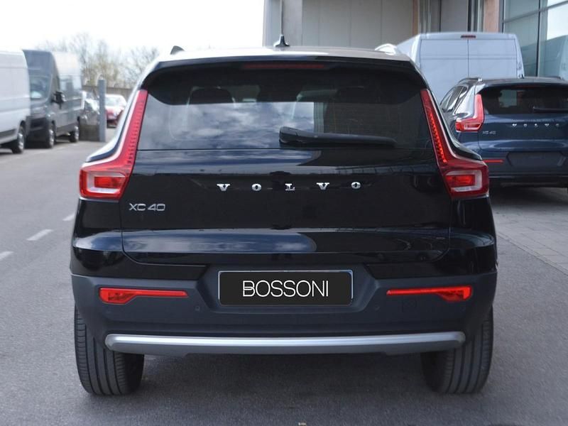 Usata Volvo XC40 211 CV (155 kW) 2023 Nero SUV
