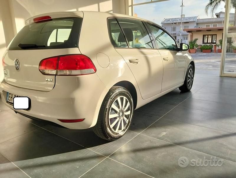 Usata VW Golf VI 105 CV (77 kW) 2011 Bianco Utilitaria