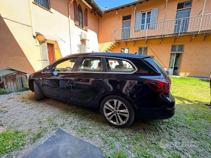 Usata Opel Astra Sport 2011 Nero Station wagon