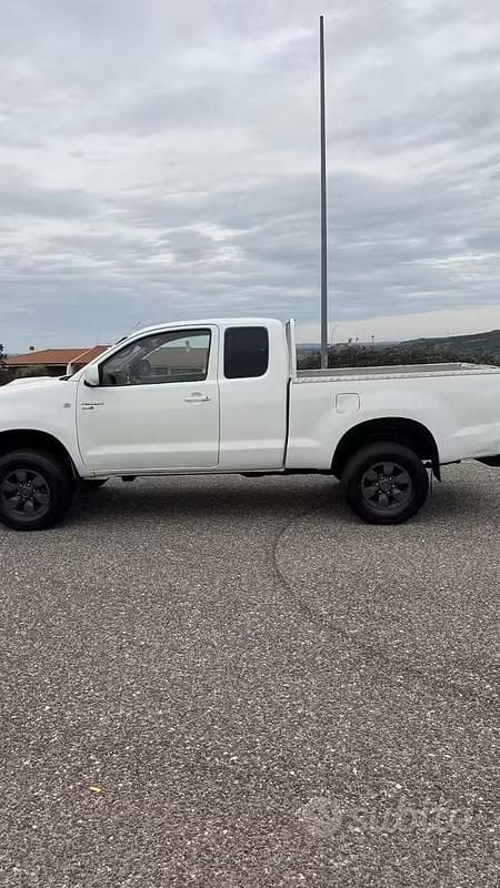 Usata Toyota HiLux 119 CV (87 kW) 2008 Bianco Pick-up