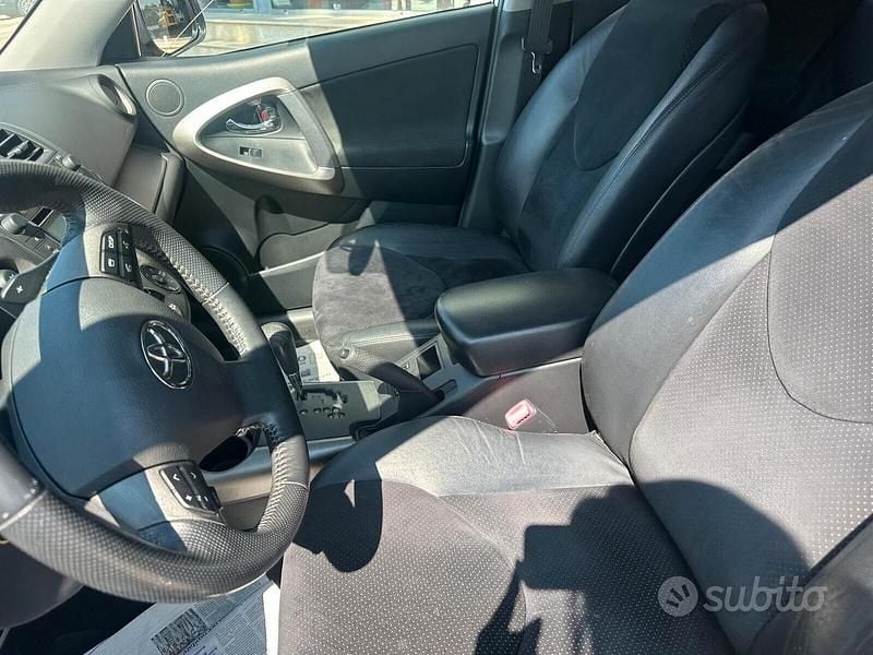 Usata Toyota RAV4 Executive 150 CV (110 kW) 2010 Bianco SUV