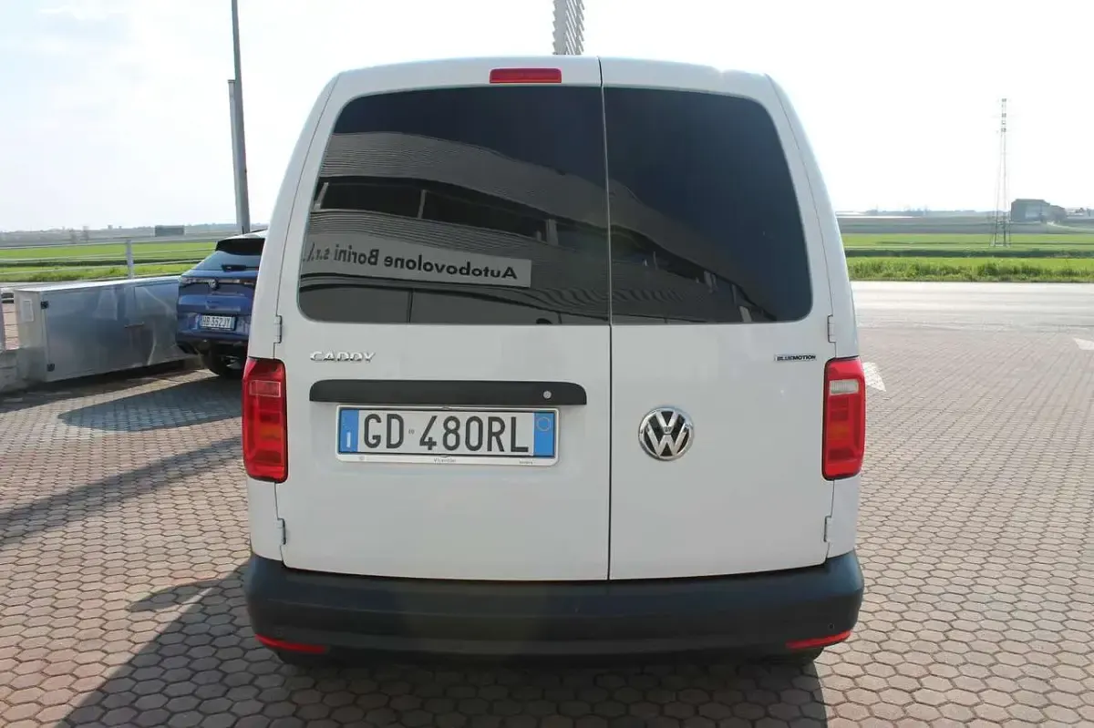 Usata VW Caddy Business 110 CV (80 kW) 2021 Bianco puro Monovolume