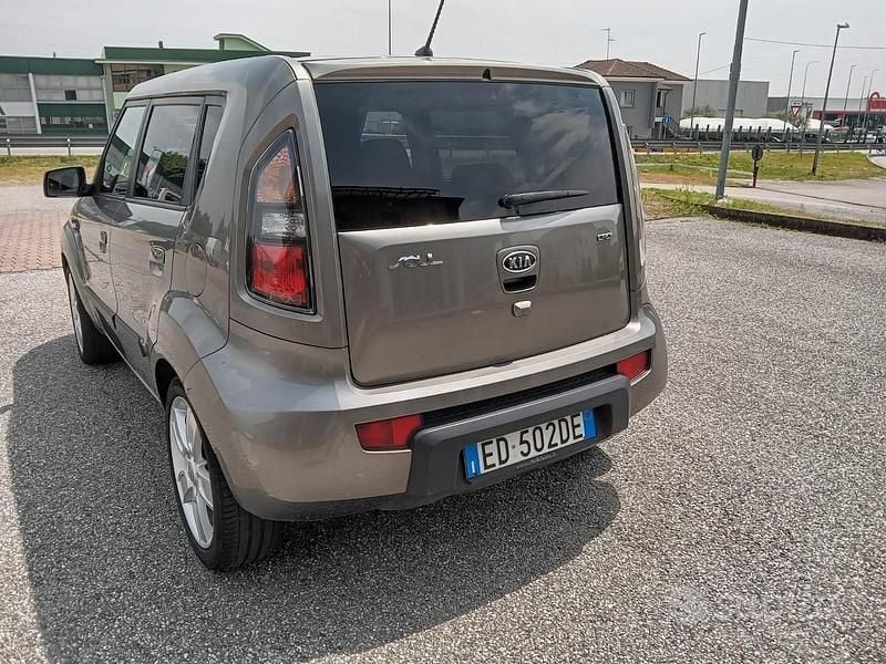 Usata Kia Soul 128 CV (94 kW) 2010 Grigio SUV