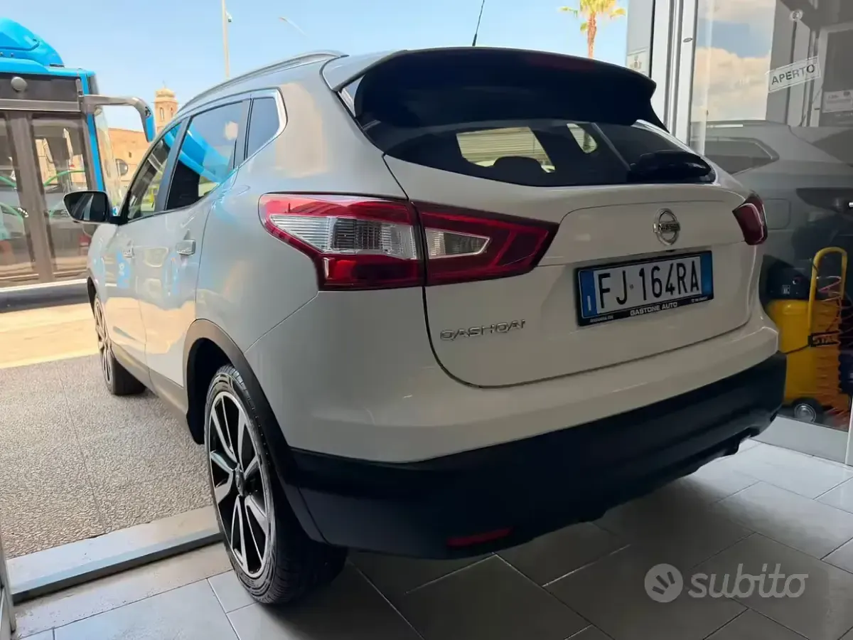 Usata Nissan Qashqai N-Connecta 131 CV (96 kW) 2017 Bianco SUV