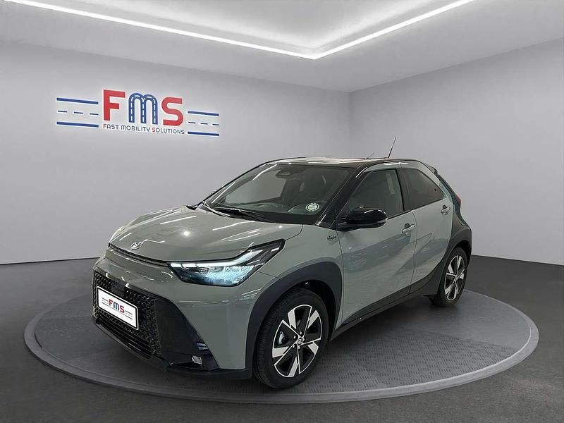 Tarragon & black Nuova 2026 Toyota Aygo X SUV | 19.900 € - Immagine 1/4
