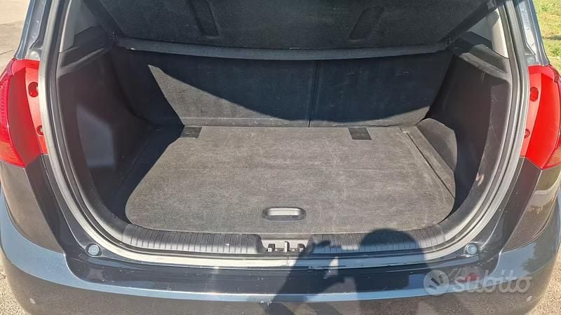 Usata Kia Venga 90 CV (66 kW) 2010 Nero Utilitaria