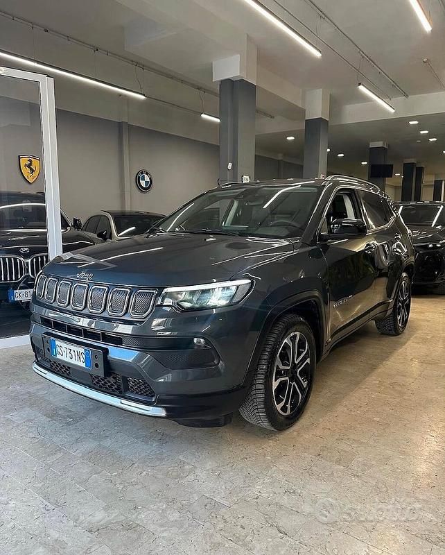 Begagnad Jeep Compass Limited 131 HK (96 kW) 2024 Grå SUV