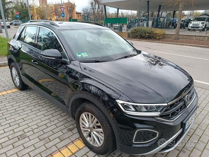 Usata VW T-Roc 110 CV (80 kW) 2023 Nero SUV