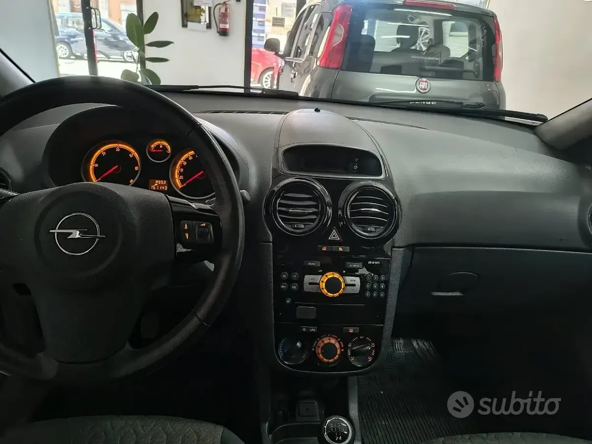 Używany Opel Corsa Edition 75 KM (55 kW) 2014 Biały Hatchback