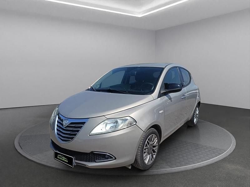 Usata Lancia Ypsilon 75 CV (55 kW) 2012 Grigio Utilitaria