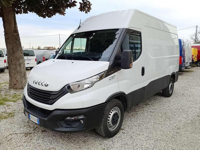 Usata Iveco Daily 136 CV (100 kW) 2023 Bianco Furgone