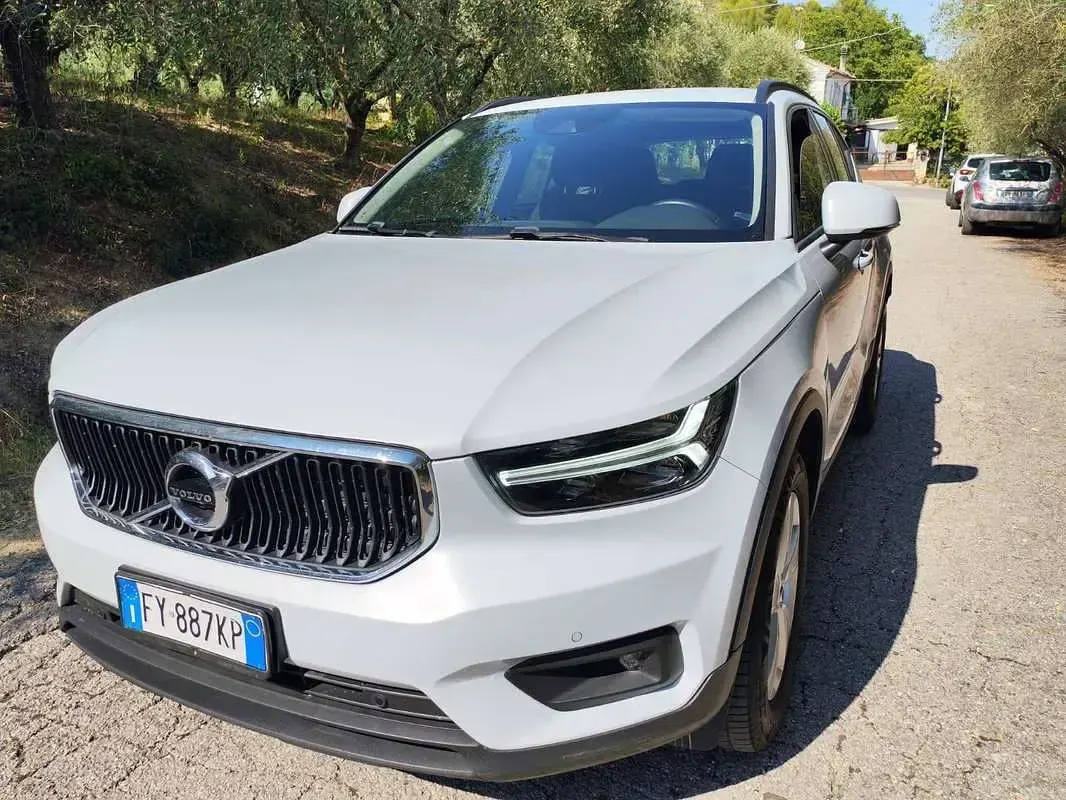 Usata Volvo XC40 150 CV (110 kW) 2019 Argento SUV