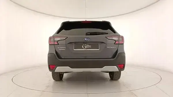 Usata Subaru Outback Premium 169 CV (124 kW) 2024 Grigio Station wagon