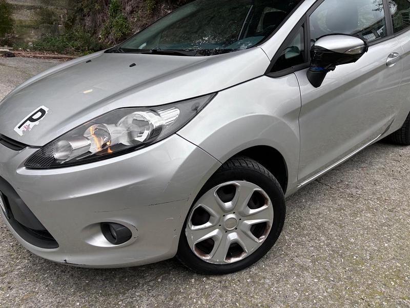 Usata Ford Fiesta 81 CV (59 kW) 2009 Argento Utilitaria