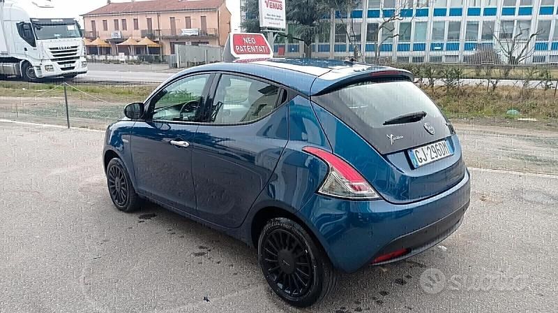 Usata Lancia Ypsilon S 69 CV (50 kW) 2022 Blu/azzurro Utilitaria