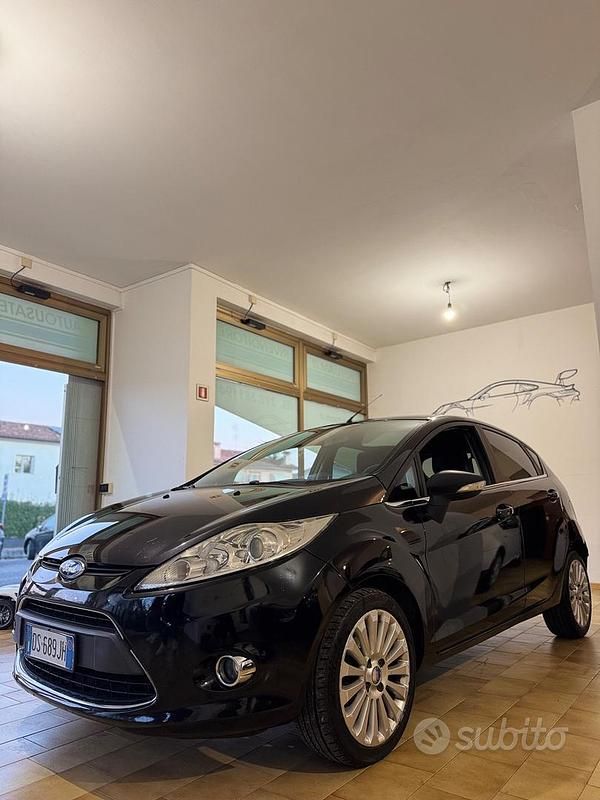 Usata Ford Fiesta Titanium 75 CV (55 kW) 2009 Nero Utilitaria