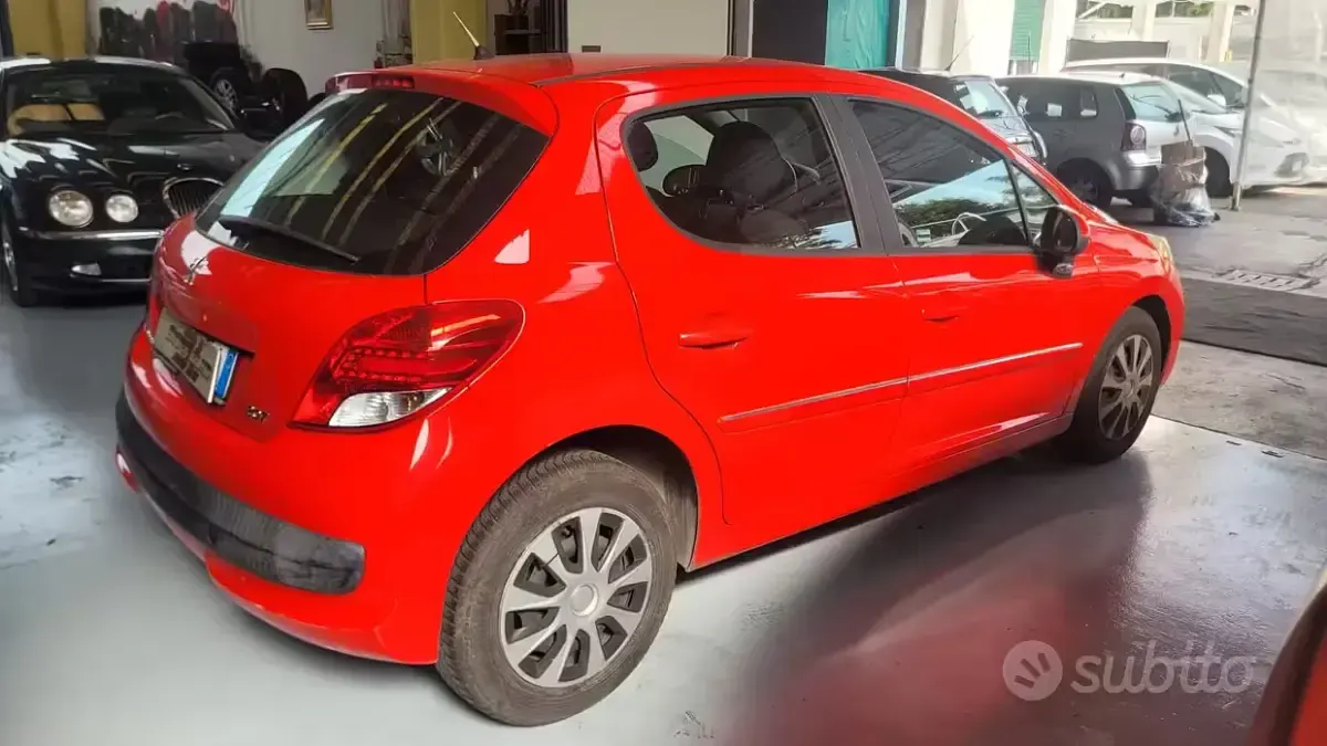 Usata Peugeot 207 Active 73 CV (53 kW) 2011 Rosso Berlina