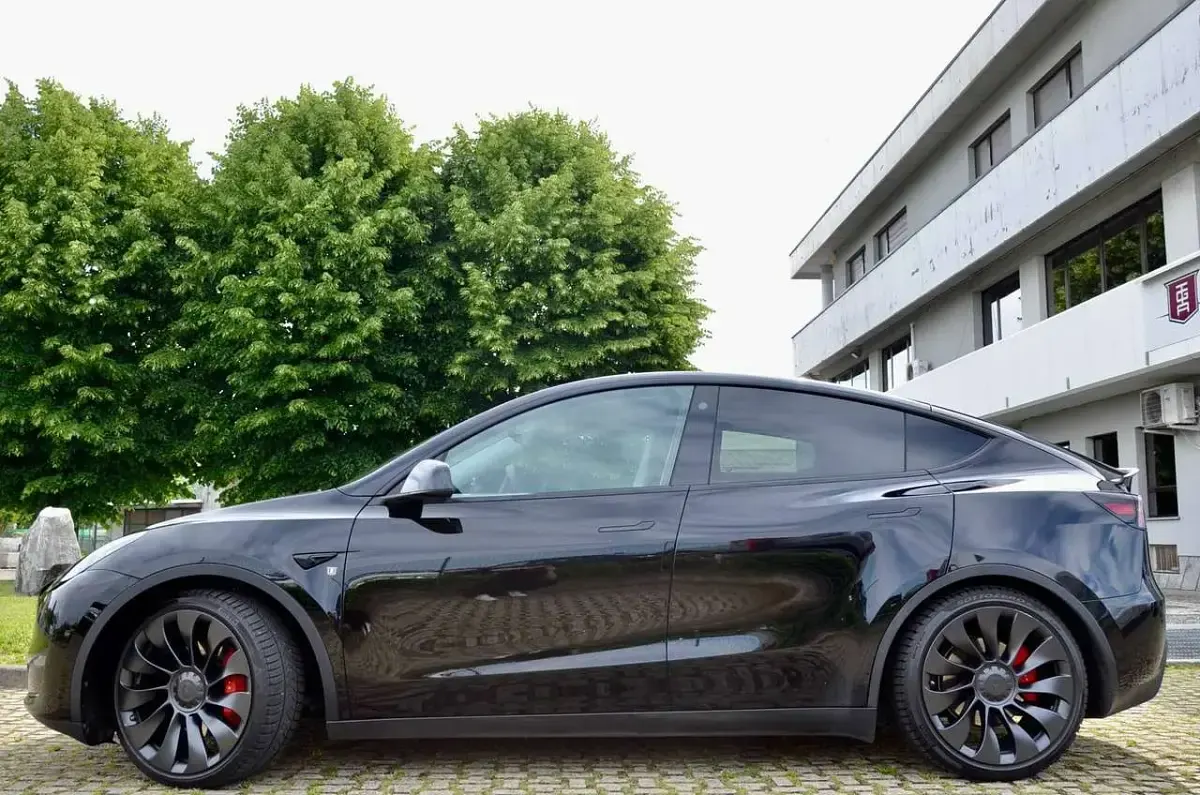 Usata Tesla Model Y Performance 185 kW (252 CV) 2023 Nero SUV