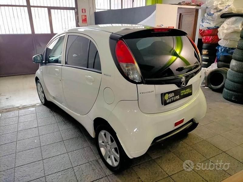 Usata Peugeot iON Access 49 kW (67 CV) 2011 Bianco Utilitaria