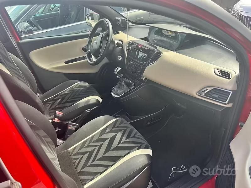 Usata Lancia Ypsilon 69 CV (50 kW) 2013 Rosso Utilitaria