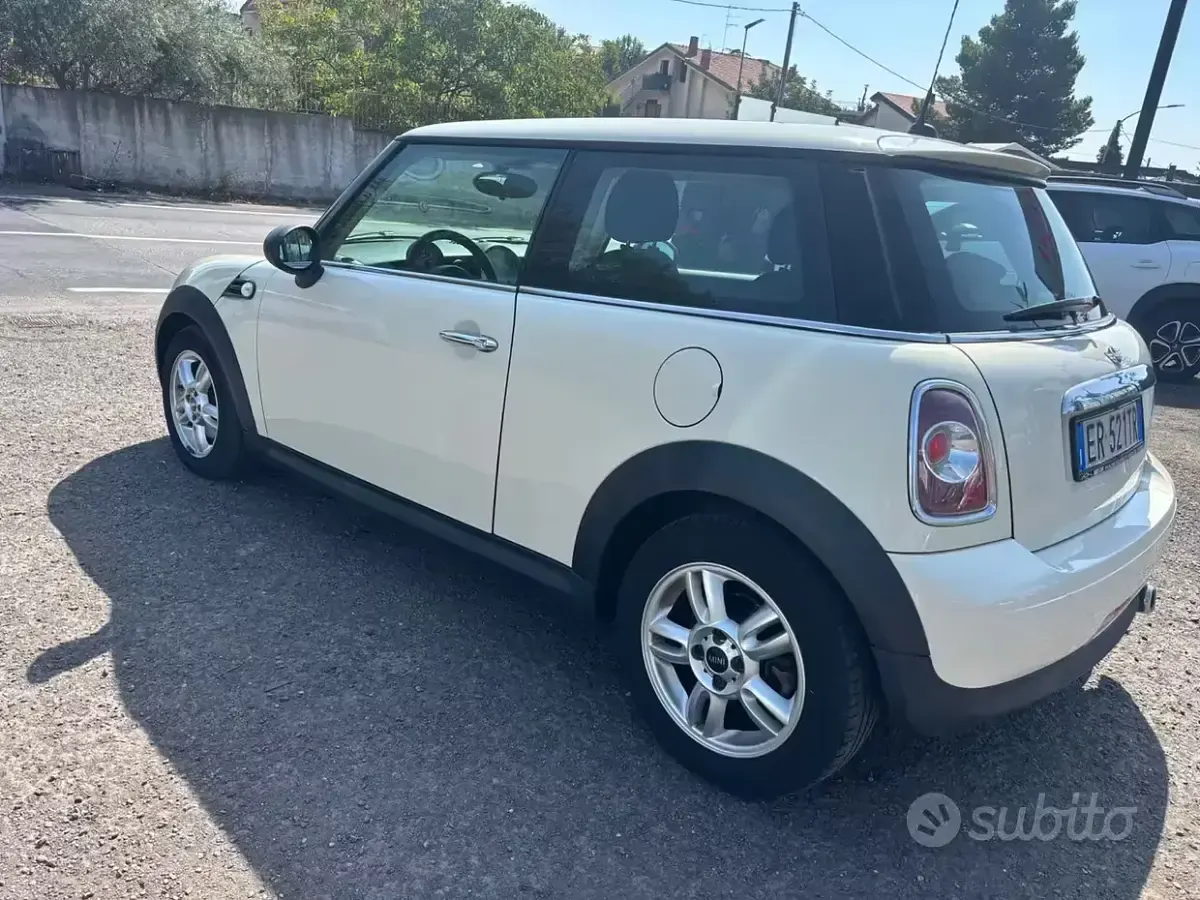 Usata Mini Cooper D 90 CV (66 kW) 2013 Bianco Utilitaria