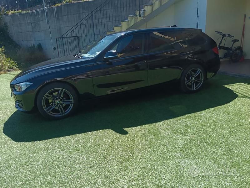 Usata BMW 318 Sport Line 142 CV (104 kW) 2014 Nero Station wagon
