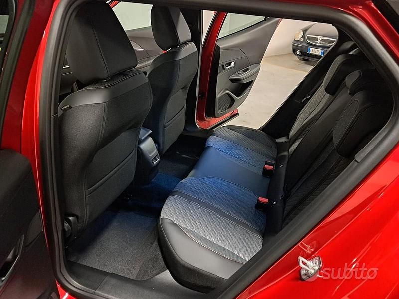Usata Peugeot 2008 Allure 101 CV (74 kW) 2024 Rosso SUV