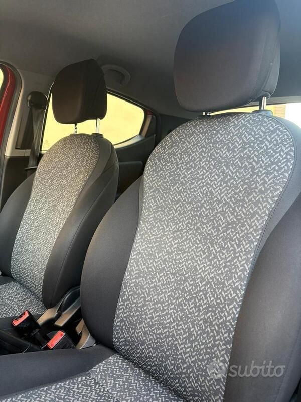 Usata Lancia Ypsilon 69 CV (50 kW) 2019 Rosso Utilitaria