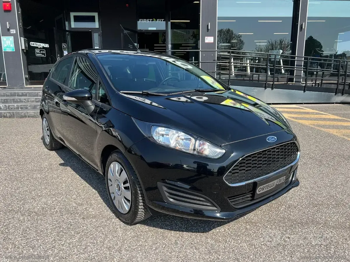 Usata Ford Fiesta 75 CV (55 kW) 2017 Nero Berlina