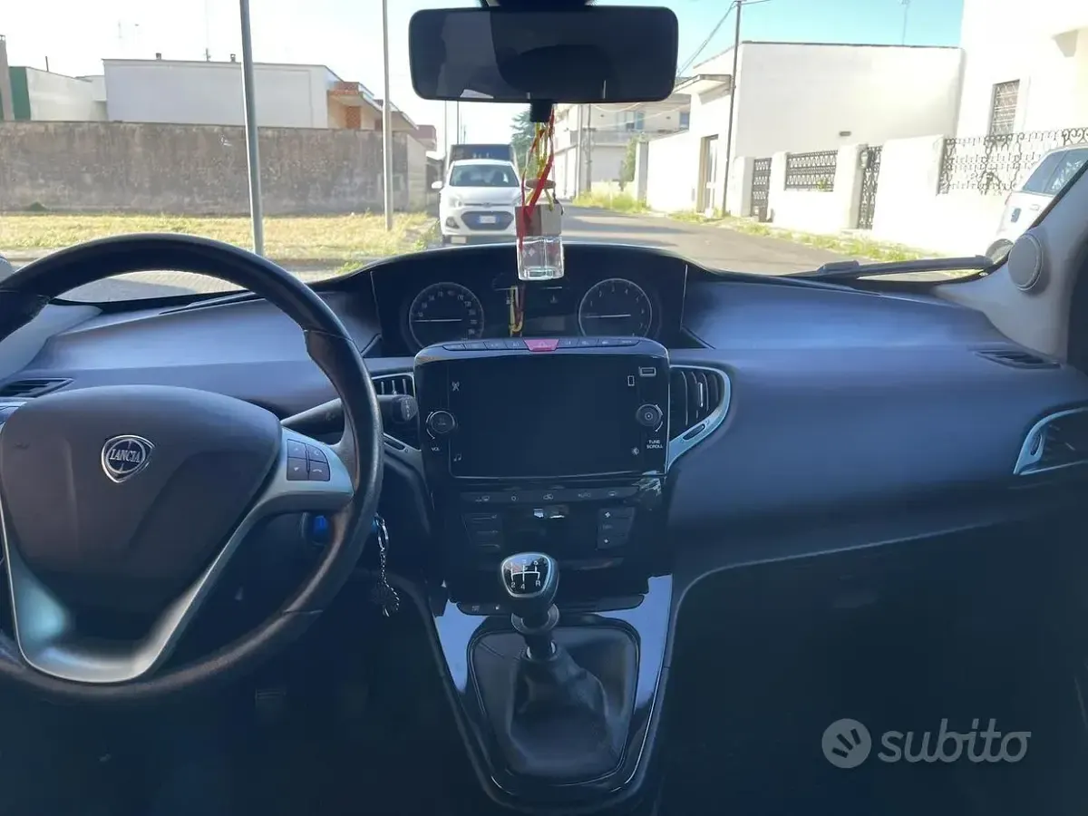 Usata Lancia Ypsilon 69 CV (50 kW) 2023 Utilitaria