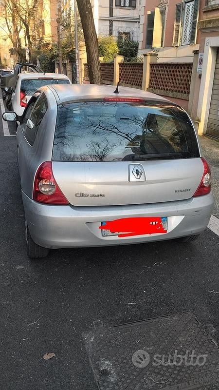 Usata Renault Clio II 58 CV (42 kW) 2007 Grigio Utilitaria