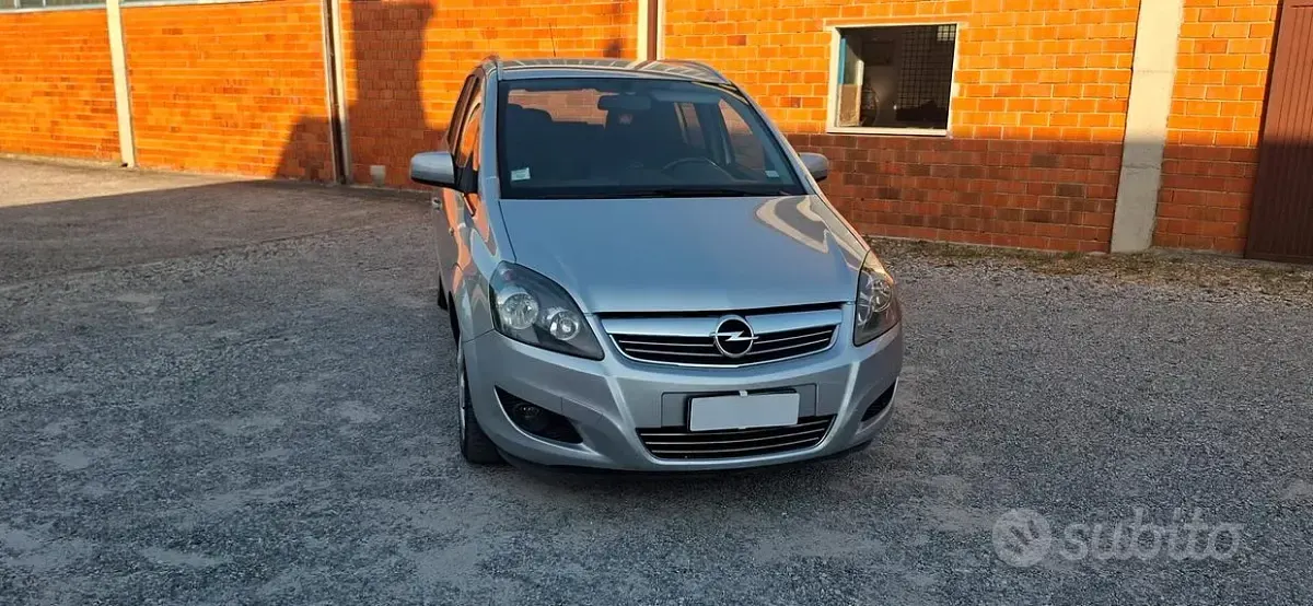 Usata Opel Zafira 150 CV (110 kW) 2012 Grigio Monovolume