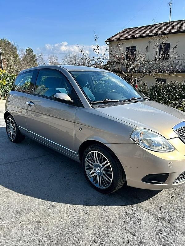 Usata Lancia Ypsilon 95 CV (69 kW) 2007 Grigio Utilitaria