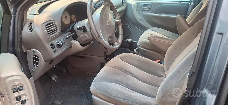 Usata 2002 Chrysler Voyager Monovolume | 1300 € - Immagine 1/3