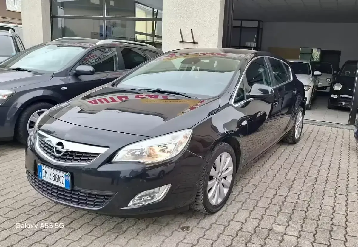 Brugt Opel Astra Cosmo 140 HK (102 kW) 2012 Sort Sedan