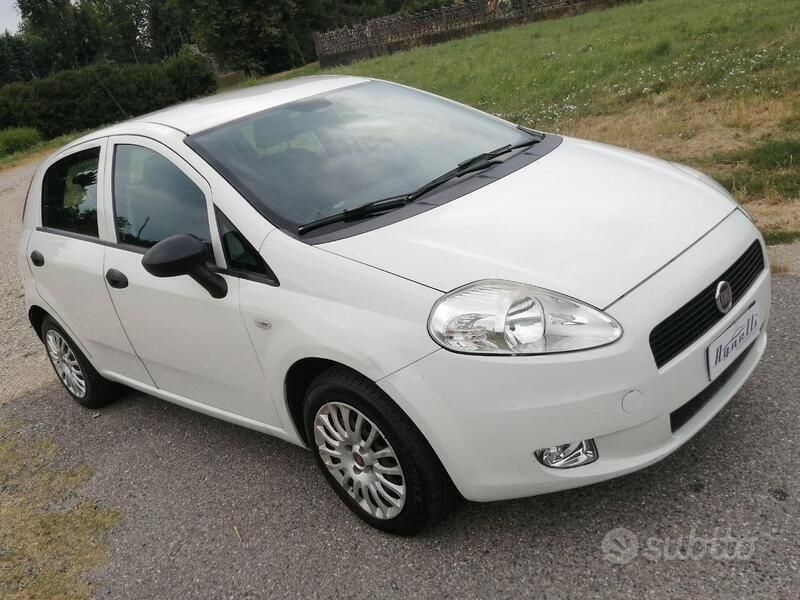 Usata Fiat Grande Punto 75 CV (55 kW) 2013 Bianco Utilitaria