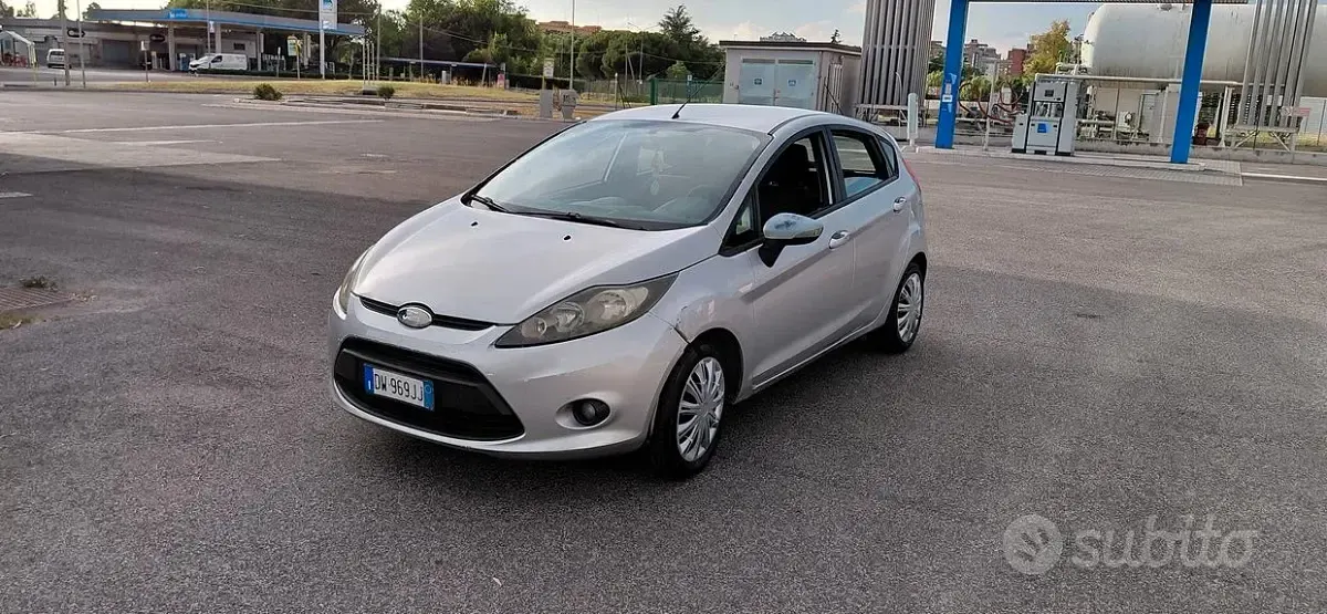 Usata Ford Fiesta 75 CV (55 kW) 2009 Grigio Berlina