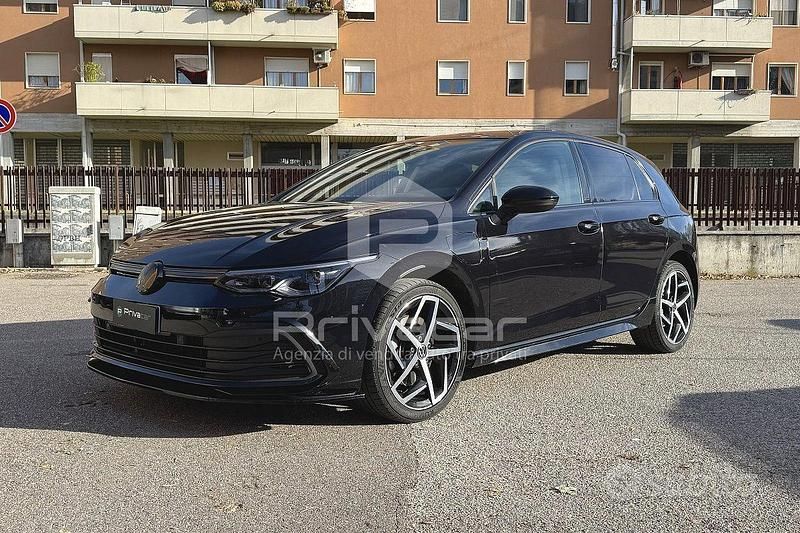Nero Usata 2021 VW Golf VIII Style Due volumi | 23.230 € (Buon prezzo) - Immagine 1/4