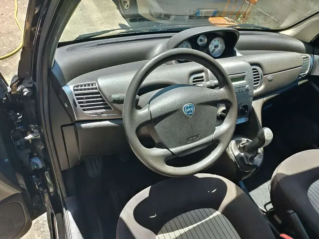 Usata Lancia Ypsilon 90 CV (66 kW) 2008 Nero Utilitaria