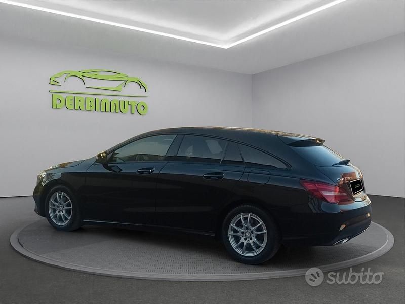Käytetty Mercedes CLA200 Business 136 HP (100 kW) 2017 Musta Sedan
