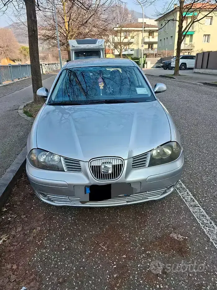 Usata Seat Ibiza 75 CV (55 kW) 2003 Grigio Utilitaria