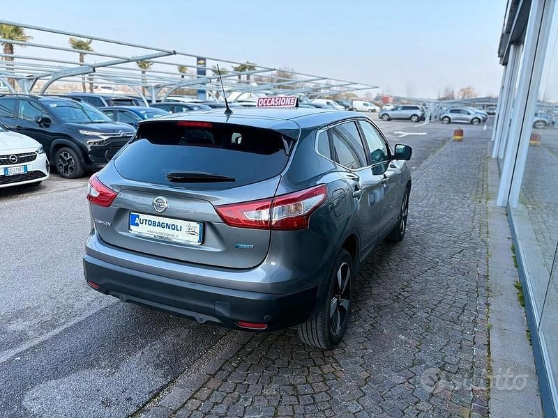 Usata Nissan Qashqai N-Connecta 110 CV (80 kW) 2016 Grigio SUV
