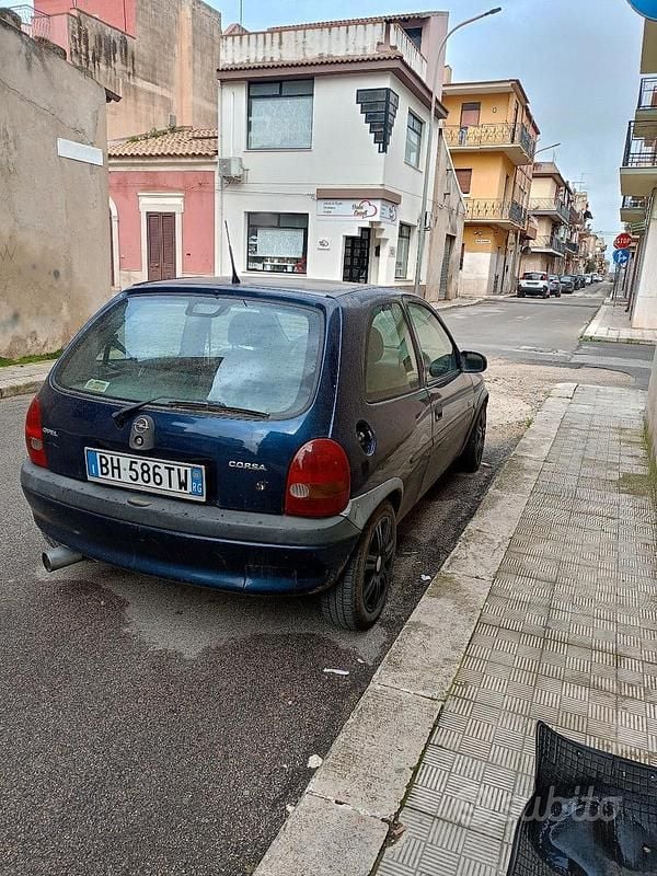 Usata Opel Corsa 2000 Blu Berlina