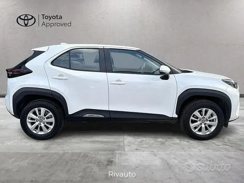 Usata Toyota Yaris Cross Active 116 CV (85 kW) 2022 Bianco SUV
