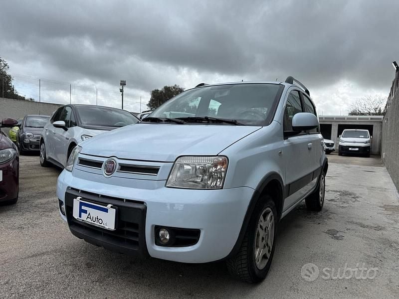 Usata Fiat Panda Climbing 60 CV (44 kW) 2010 Bianco Utilitaria
