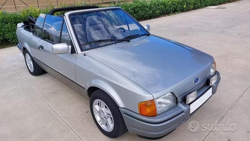 Usata Ford Escort Cabriolet 73 CV (53 kW) 1988 Grigio Cabrio